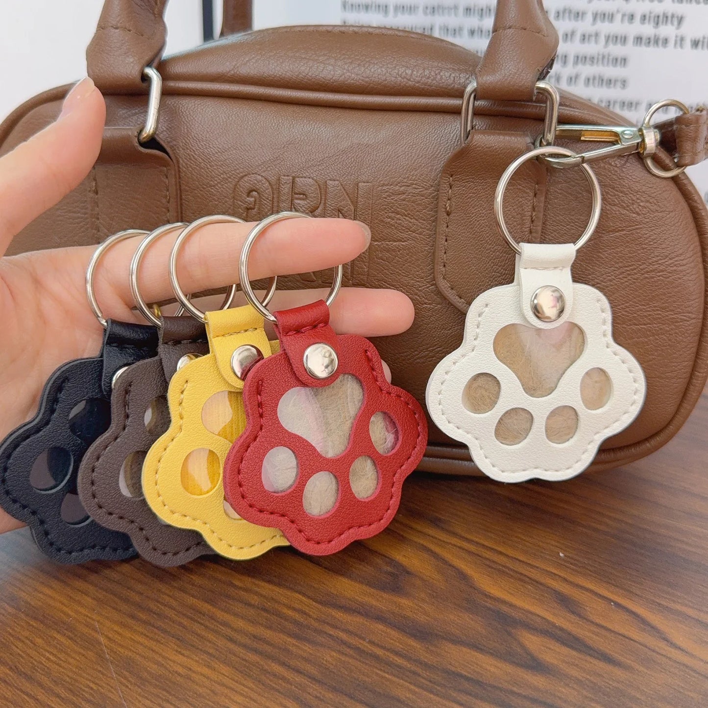 Pet Hair Collector™ - Pet Paw Shaped Leather Keychain